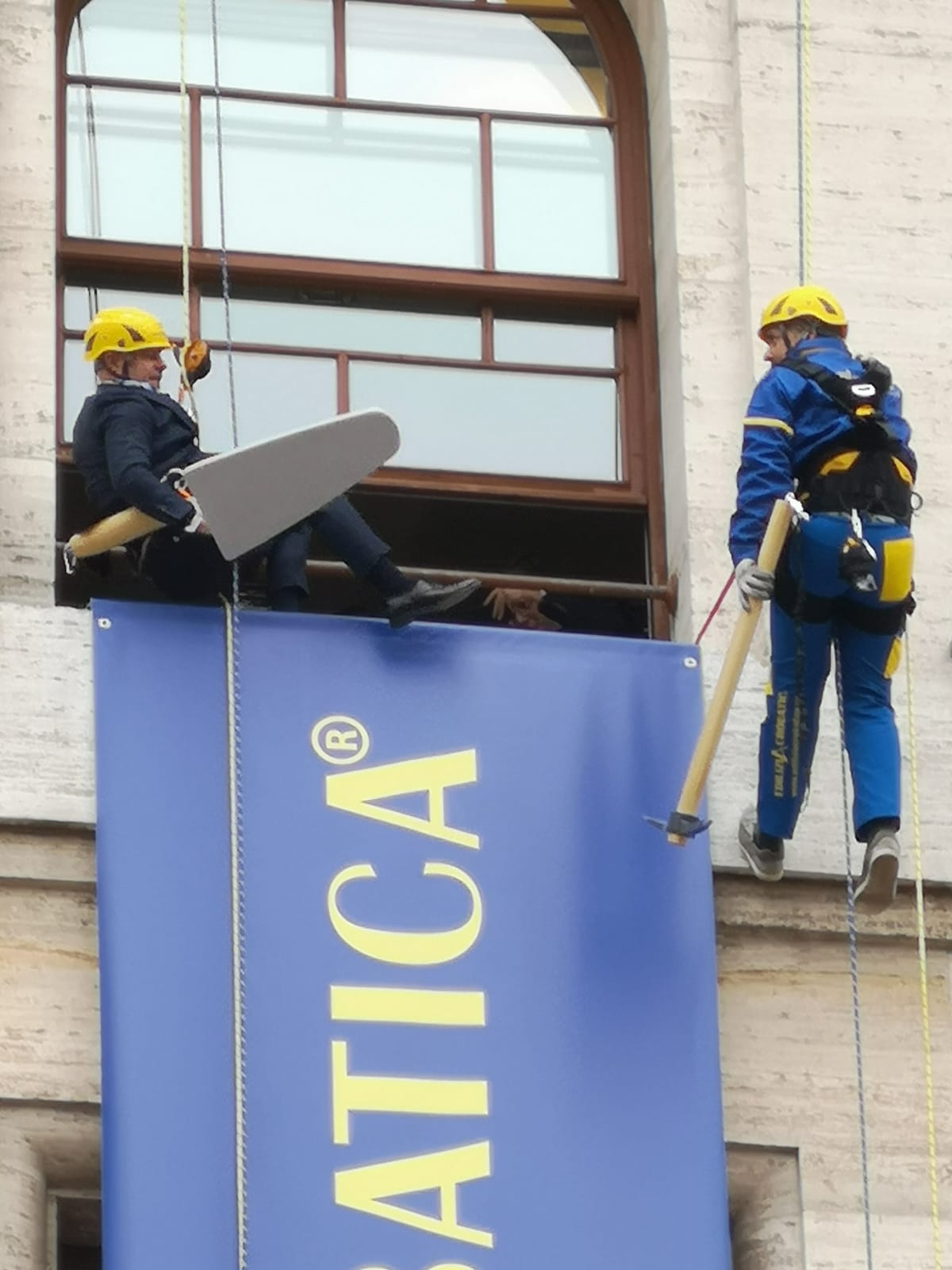Installazione pannelli pubblicitari