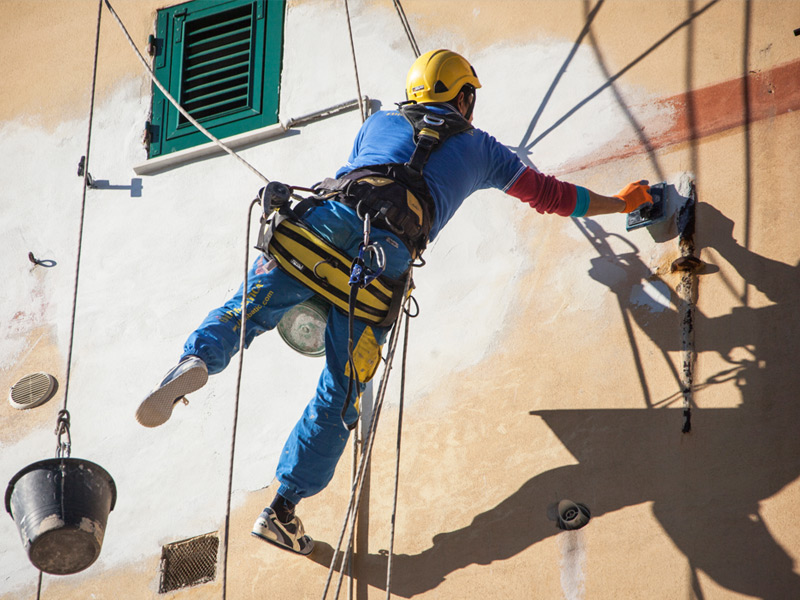 SOS EDILIZIA: CERCO MURATORE PER AGOSTO