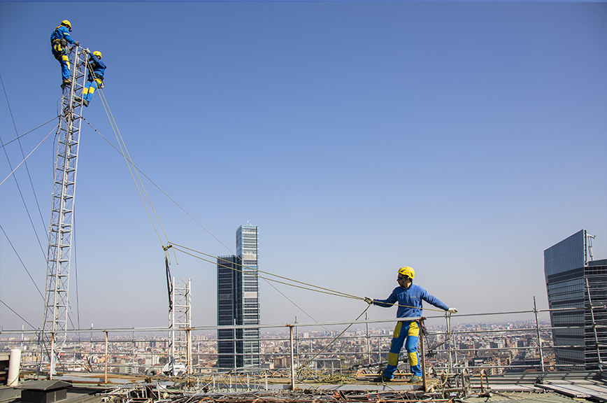 Smontaggio di 3 sistemi di antenne Milano.