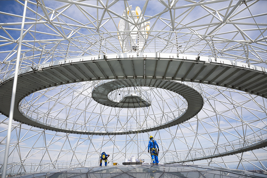 Sigillatura e pulizia vetrate esterne della cupola dell’ospedale San Raffaele.